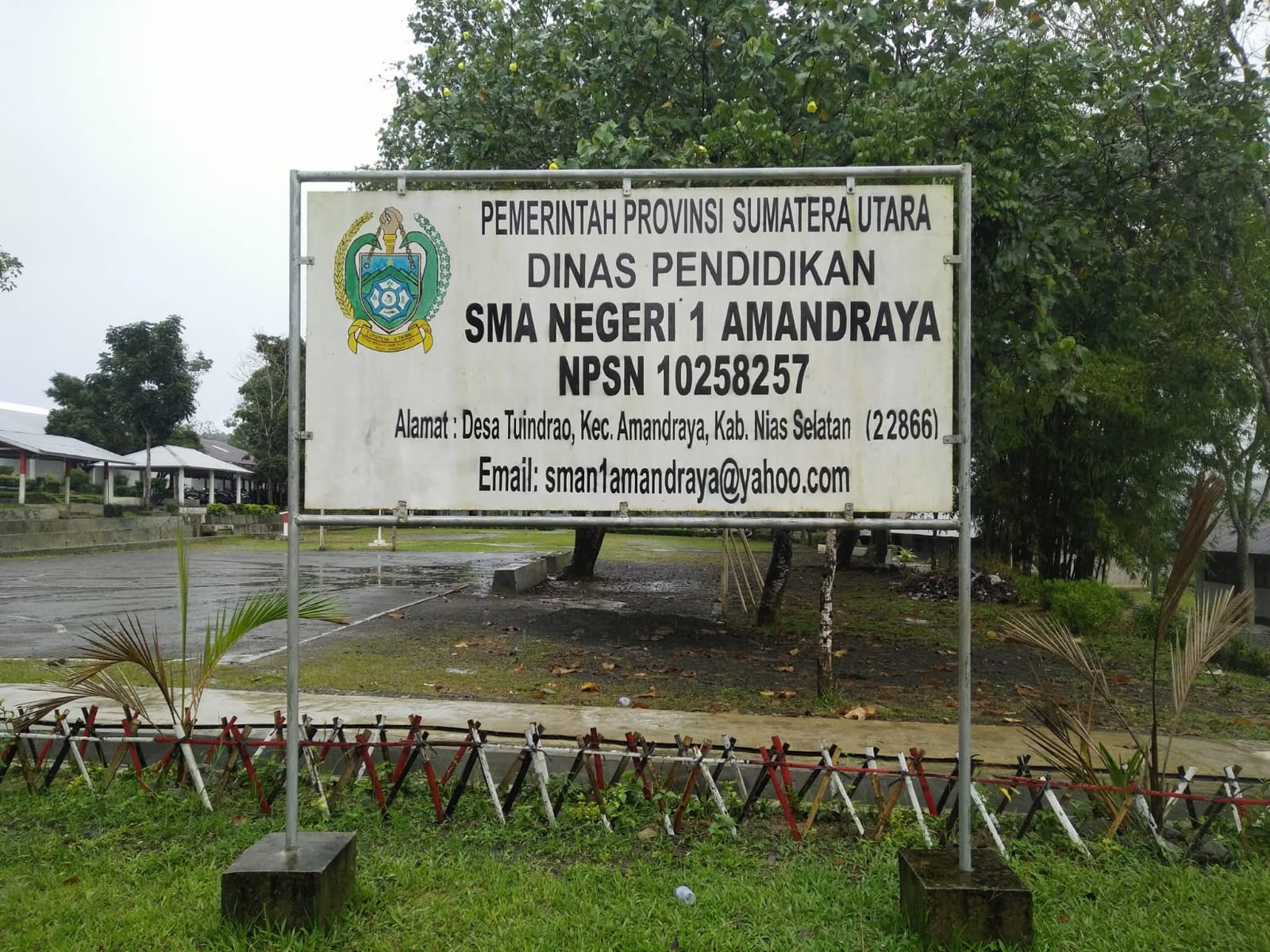 Gerbang SMA Negeri 1 Amandraya