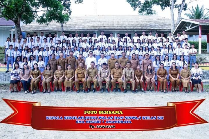 Foto Bersama Warga Sekolah